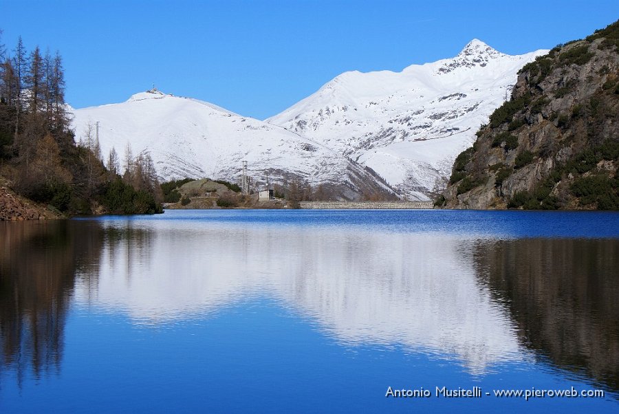 03 Il Corno Stella si specchia nel Lago Marcio.jpg